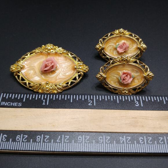 Vintage 1928 Style Brooch & Earrings, Pink Porcelain Roses, Peach Enamel, 1980s - Picture 8 of 10